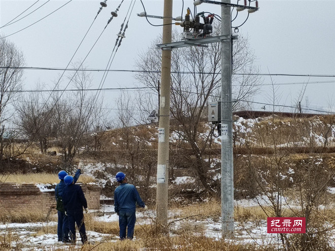 国网永靖县供电公司:雪后紧急抢修 “满分”保障供电